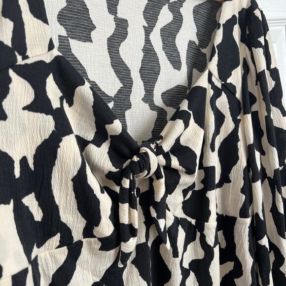 Ava & Viv  Black Abstract  Long Sleeve Sweetheart Knit Blouse NWT - Picture 5 of 7